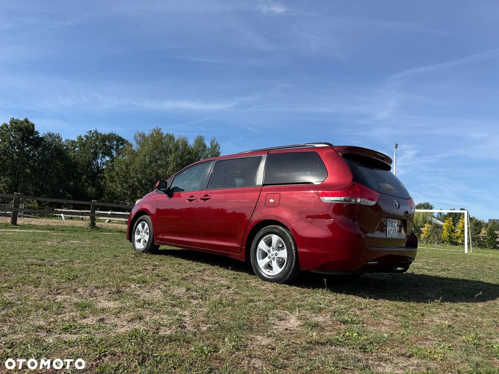 Toyota Sienna 3.5 V6 - 18