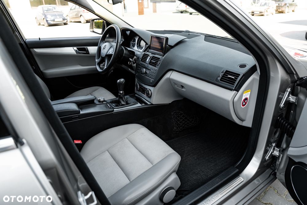 Mercedes-Benz Klasa C 200 CDI DPF Avantgarde - 23