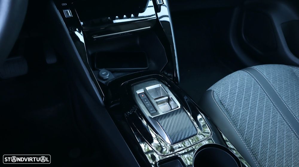 Peugeot 208 1.2 Hybrid Allure e-DCS6 - 31