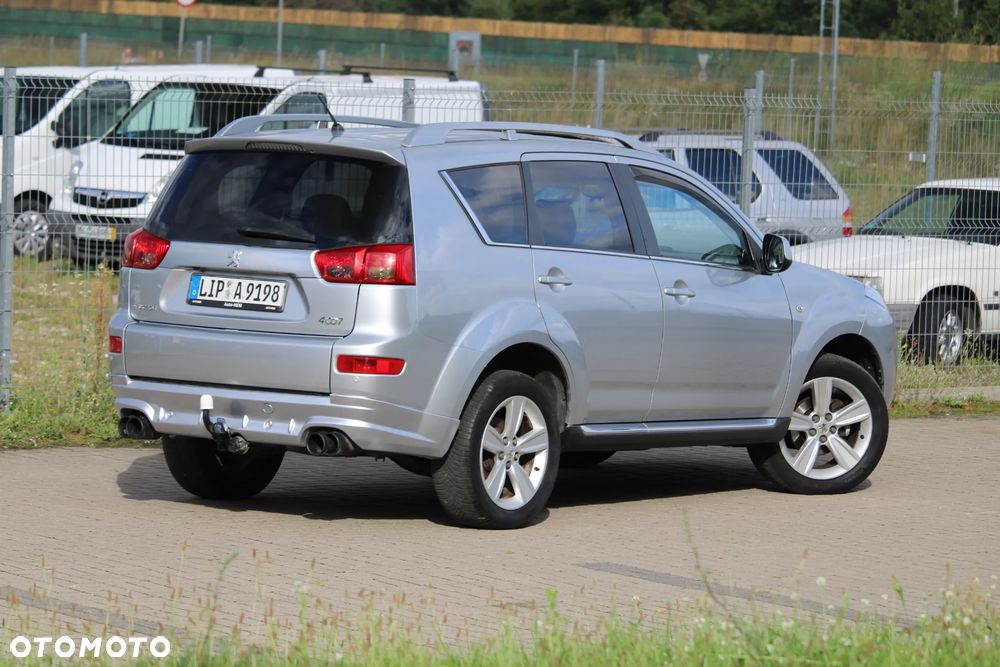 Peugeot 4007 - 8
