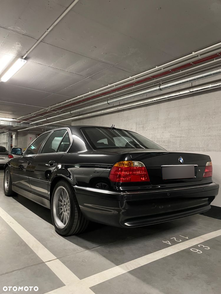 BMW Seria 7 740i - 4