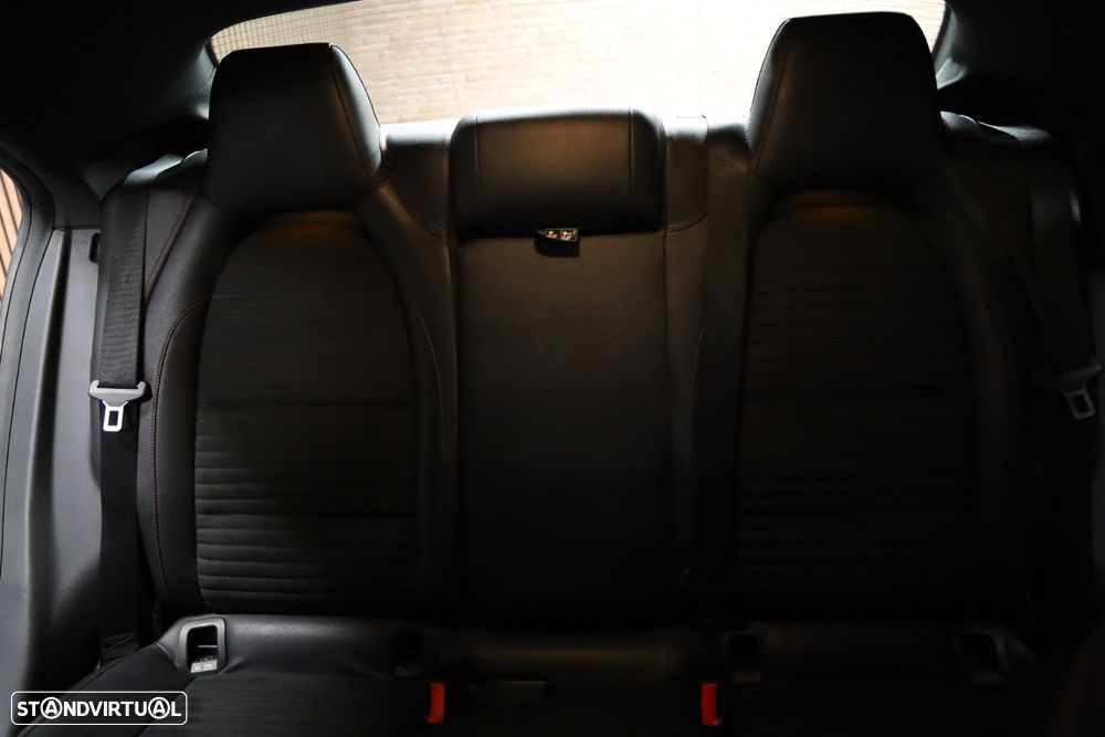 Mercedes-Benz CLA 180 CDI AMG Line - 22