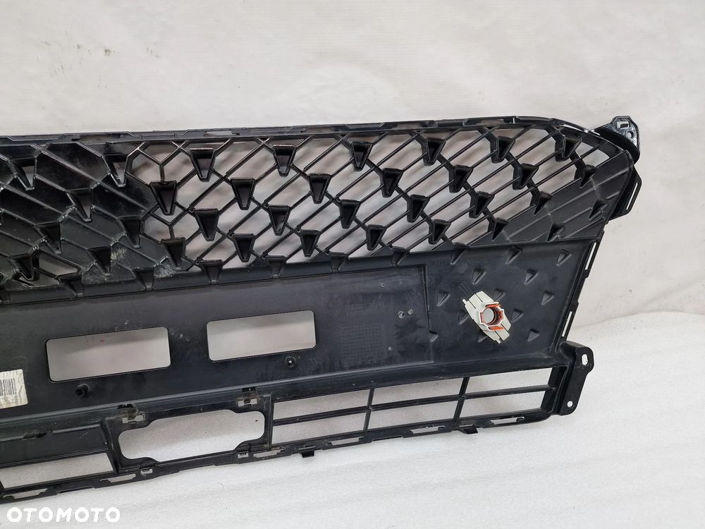 TOYOTA AYGO X CROSS 20- KRATKA ŚRODKOWA ZDERZAKA PRZEDNIEGO PRZÓD , NA PDC , NR 53111-0H140 , 53111-0H080 , NR AUKCJI KR483 - 13