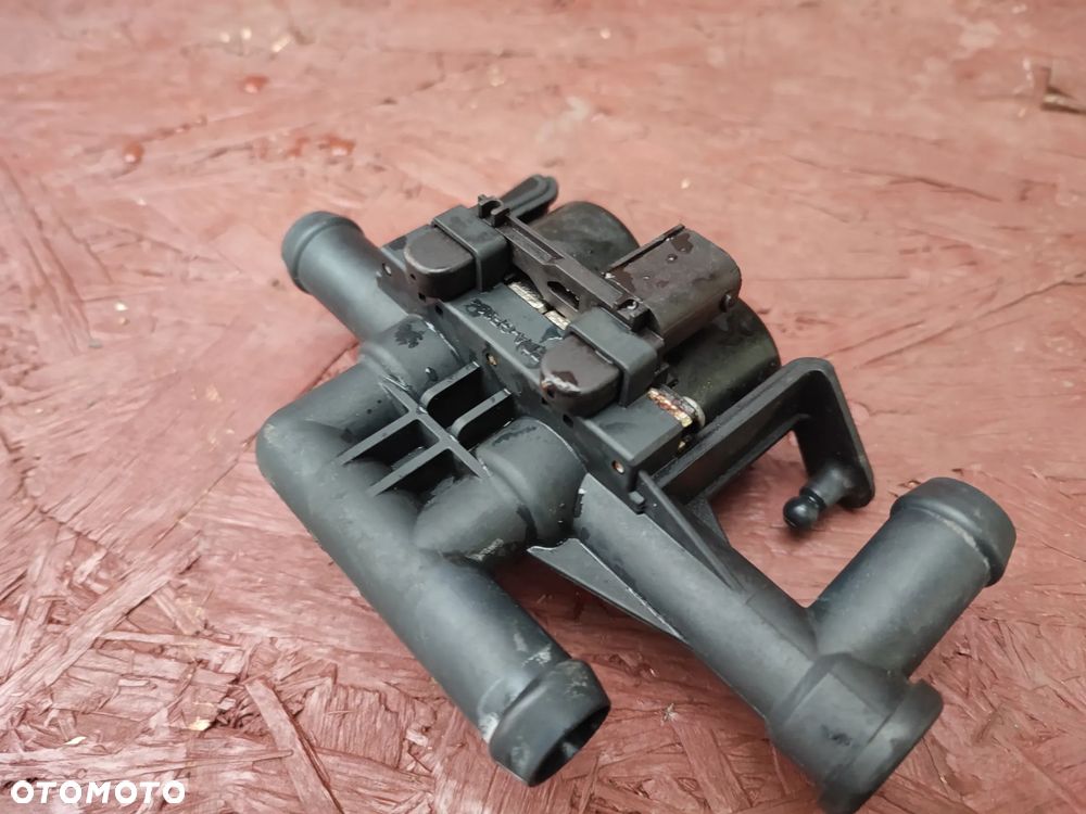 BMW F01 / F01N / F02 / F02N / F04 / F06 / F07 / F07N / F10 / F11 / F10N / F11N / F12 / F13 ORYGINALNY ZAWÓR WODY NAGRZEWNICY / ZAWÓR TERMOSTATYCZNY / ELEKTROZAWÓR O NR.  64 53 9 119 164 OEM W DOBRYM STANIE - 5