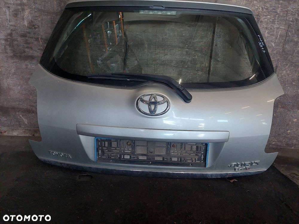 KOMPLETNY TYŁ KLAPA BAGAŻNIKA ZDERZAK TYŁ LAMPY TOYOTA AURIS I HB 5D 1C0 - 12
