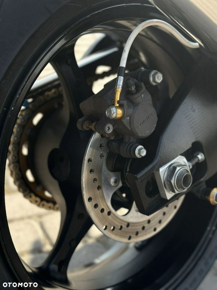 Suzuki GSX-R - 13