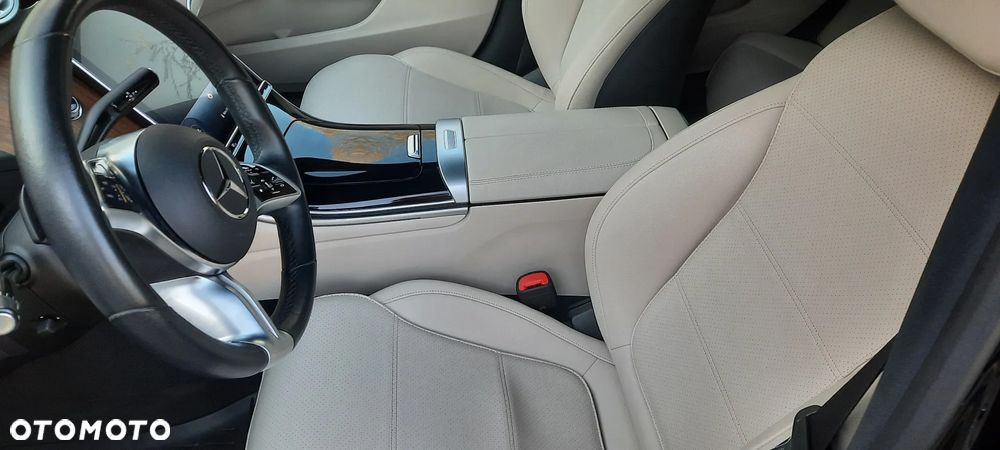 Mercedes-Benz Klasa C 300 4Matic 9G-TRONIC Exclusive - 5