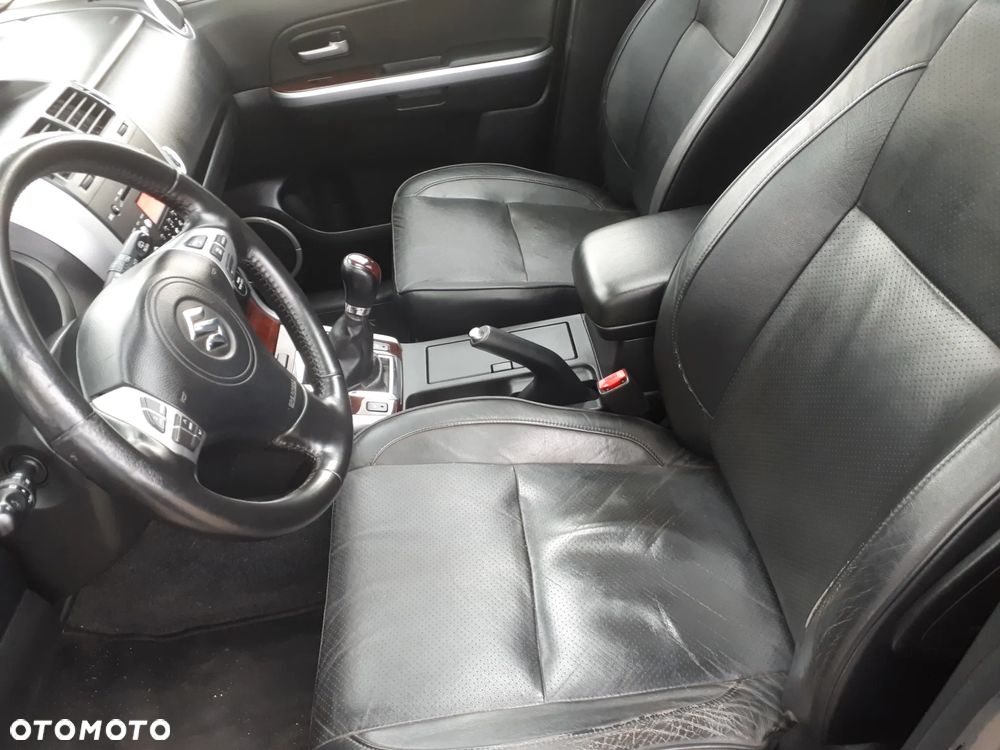 Suzuki Grand Vitara 2.0 Club Family - 22