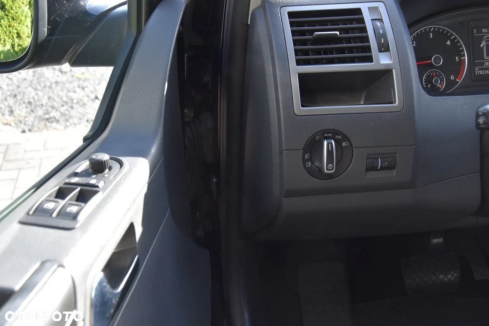 Volkswagen Caravelle - 22