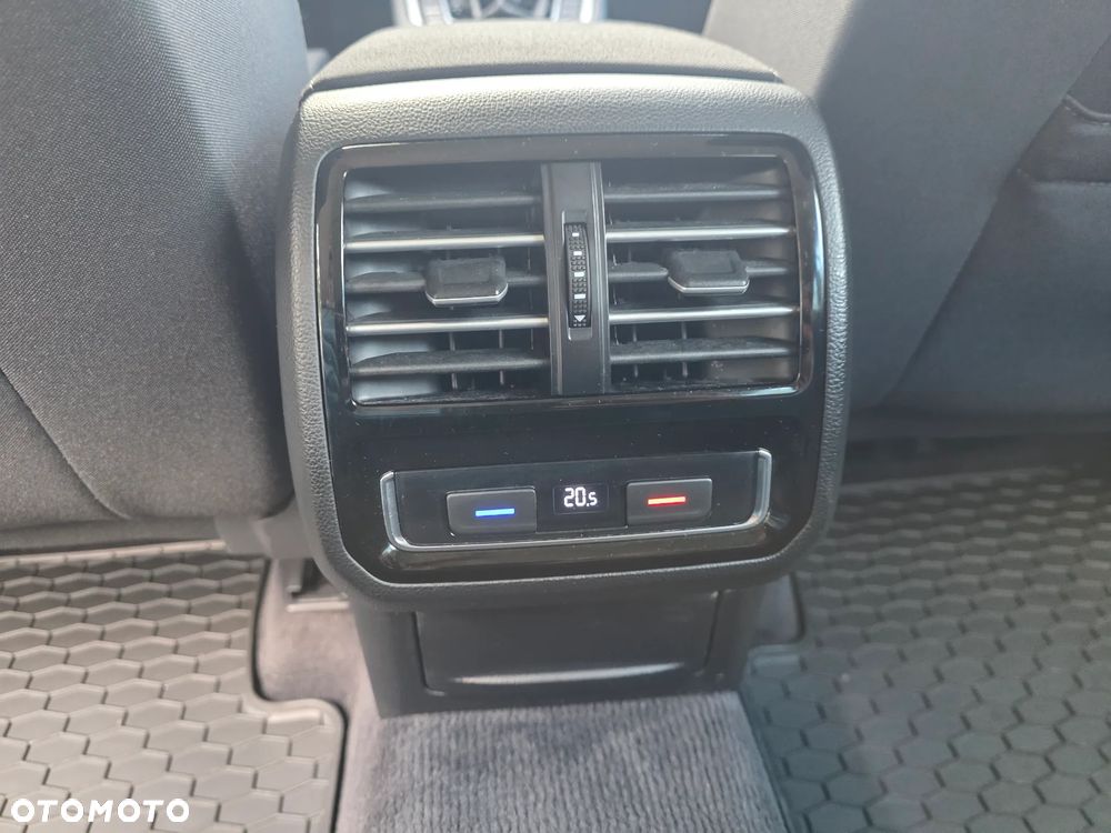 Volkswagen Passat - 13
