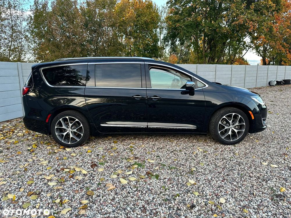 Chrysler Pacifica - 11