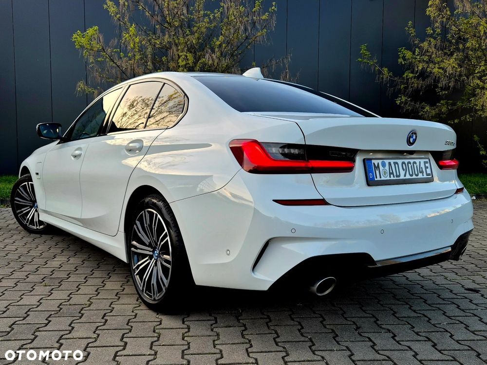 BMW Seria 3 330e M Sport - 13