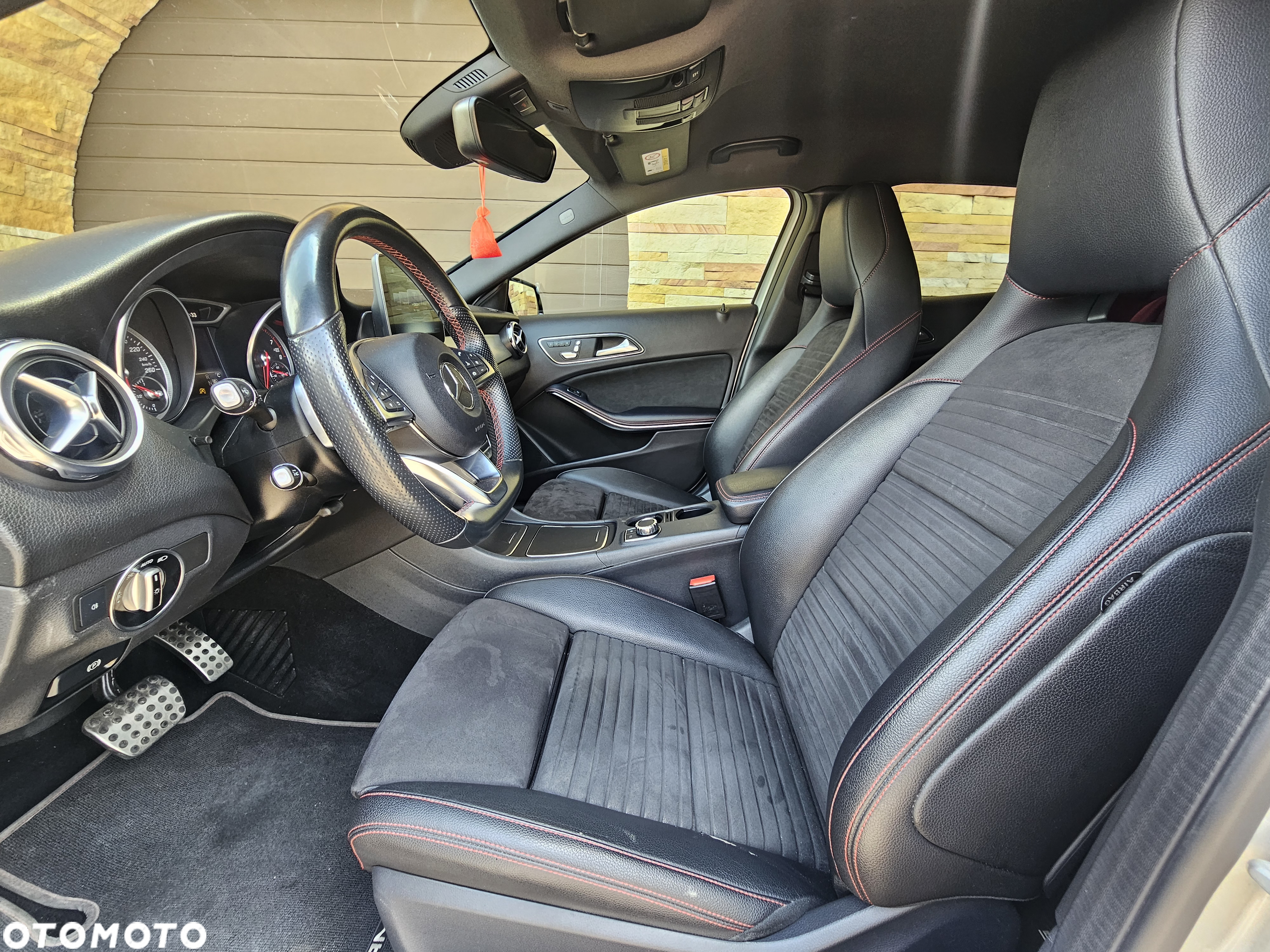 Mercedes-Benz GLA 250 4-Matic - 35