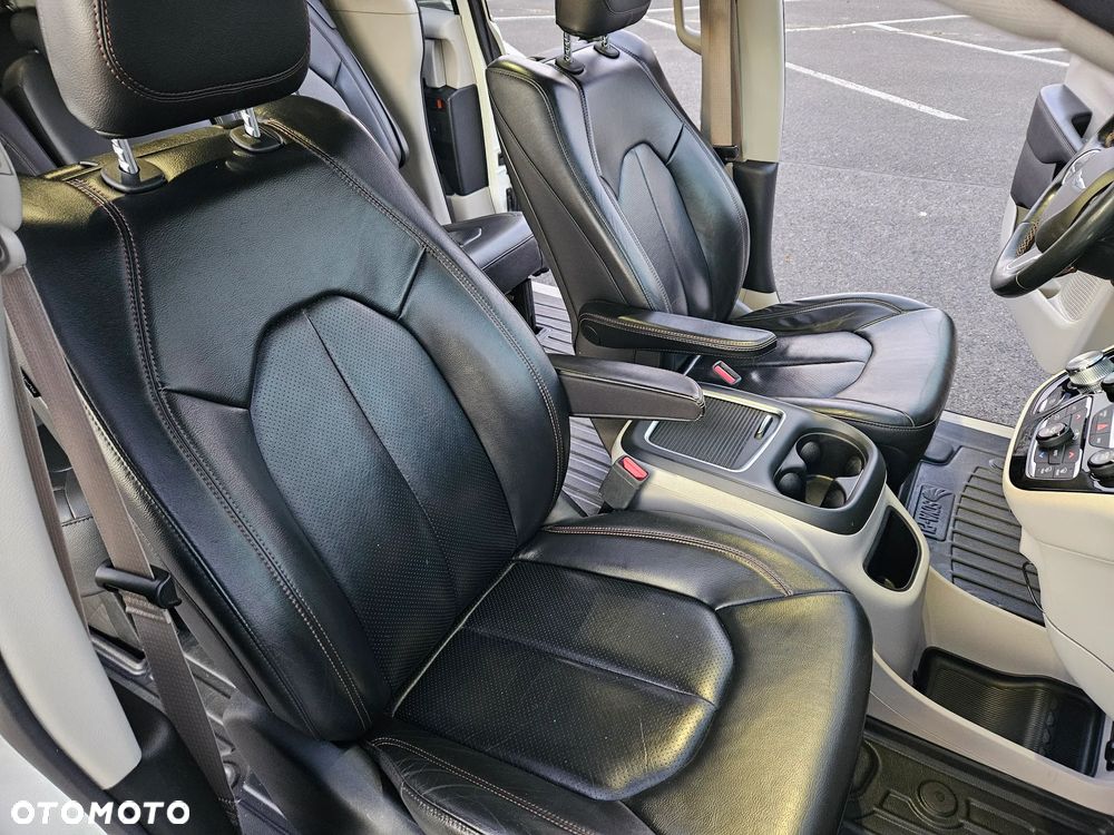 Chrysler Pacifica - 16