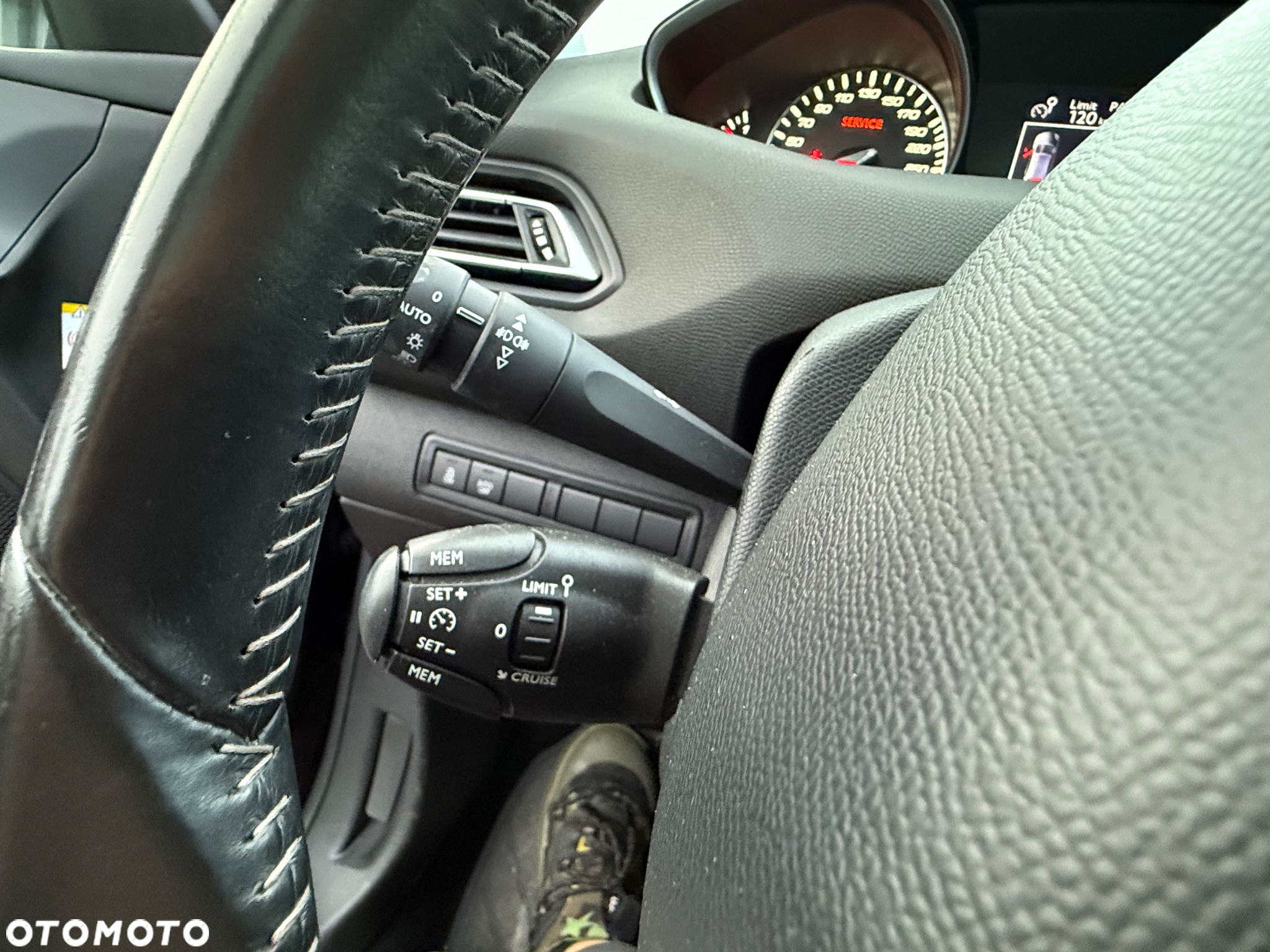 Peugeot 308 1.6 BlueHDi Allure S&S - 28