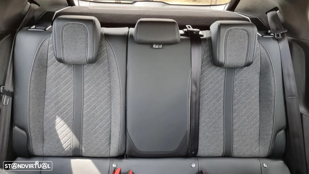 Peugeot 2008 - 12