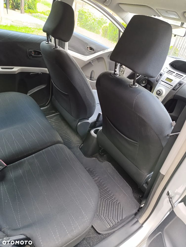 Toyota Yaris 1.3 Luna A/C - 11