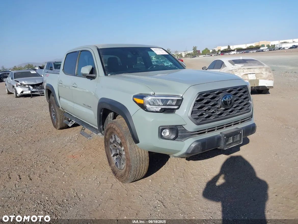 Toyota Tacoma - 1