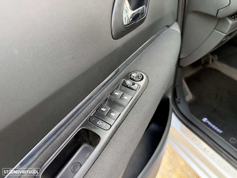 Peugeot 5008 1.6 E-HDi 5L SE Style 2-Tronic - 38