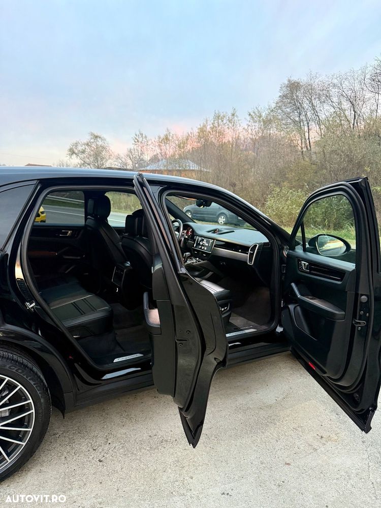 Porsche Cayenne Tiptronic S Platinum Edition - 8