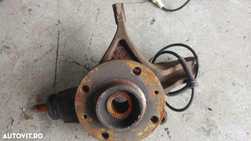 fuzeta dreapta fata citroen c4 1.6 hdi - 1