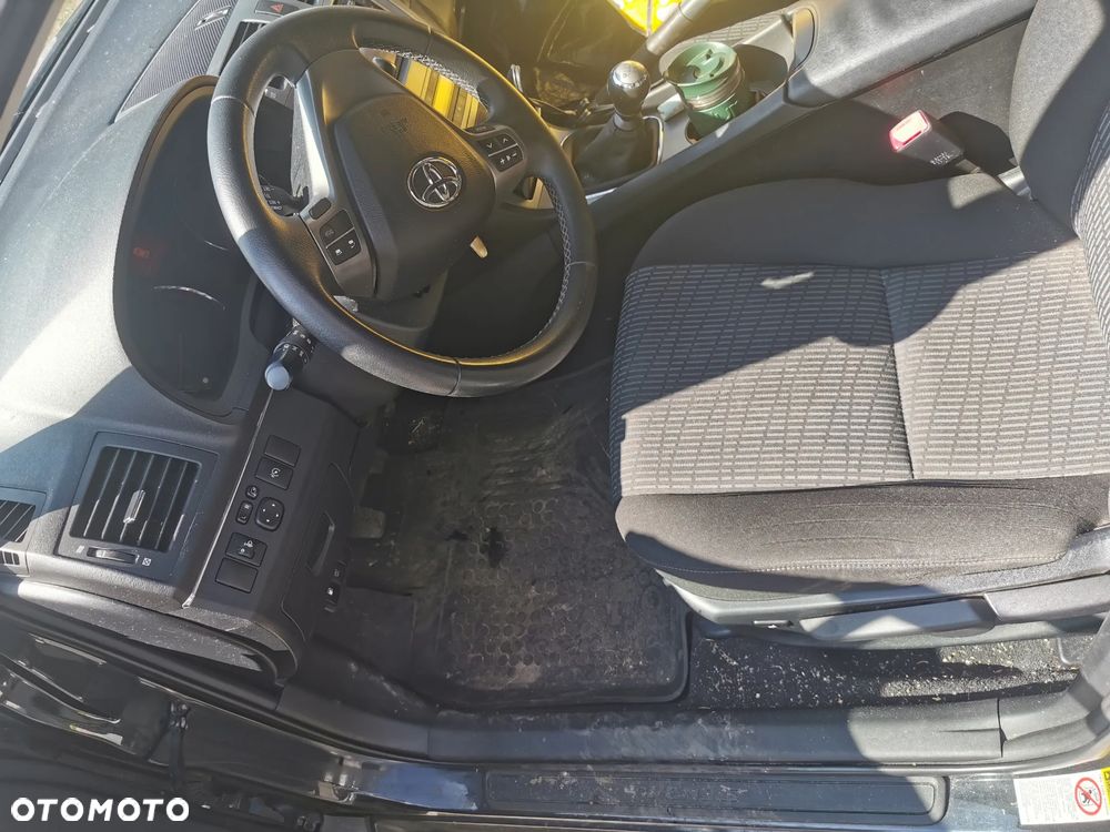 Toyota Avensis 2.0 D-4D - 22