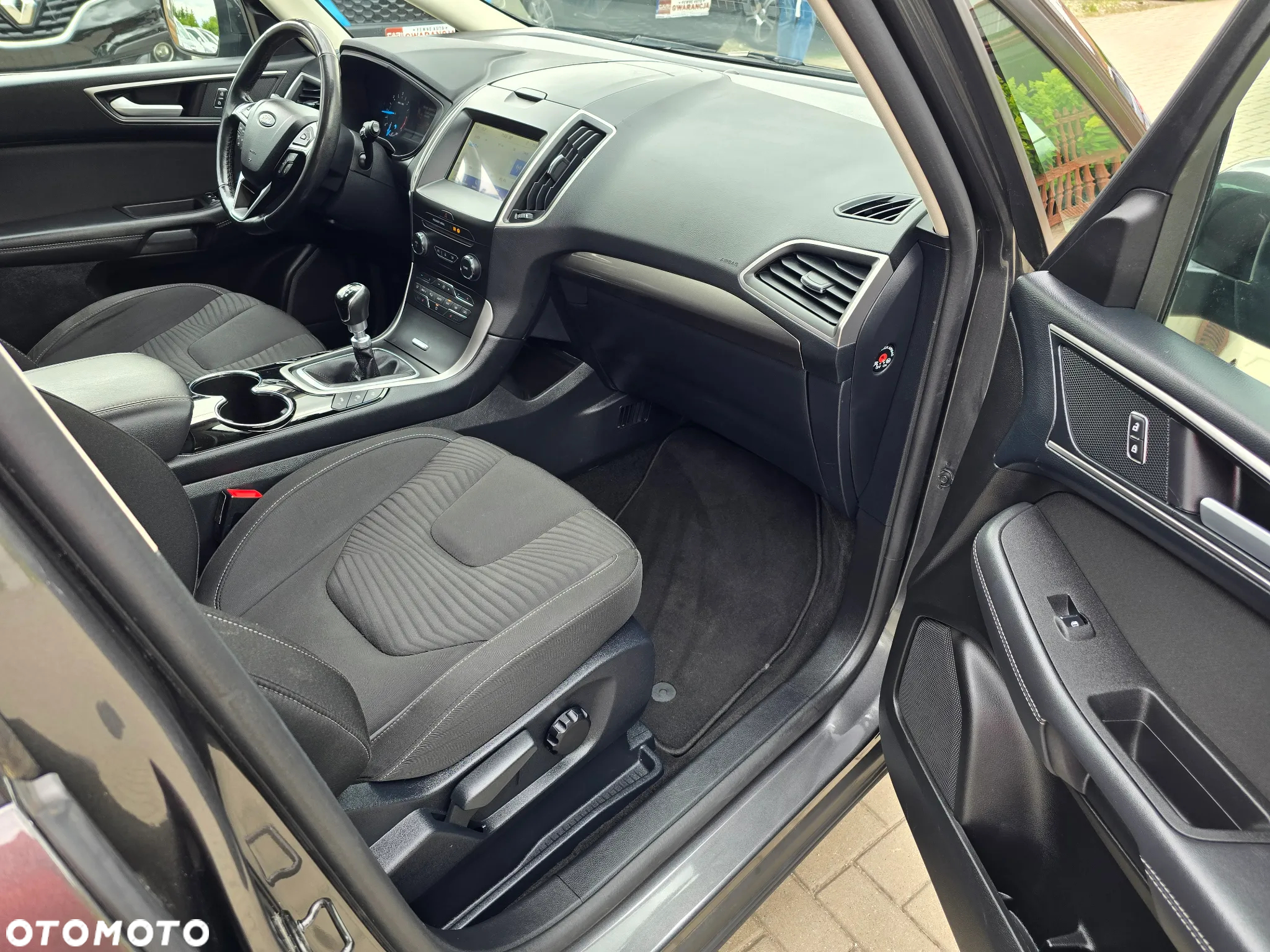 Ford S-Max - 12
