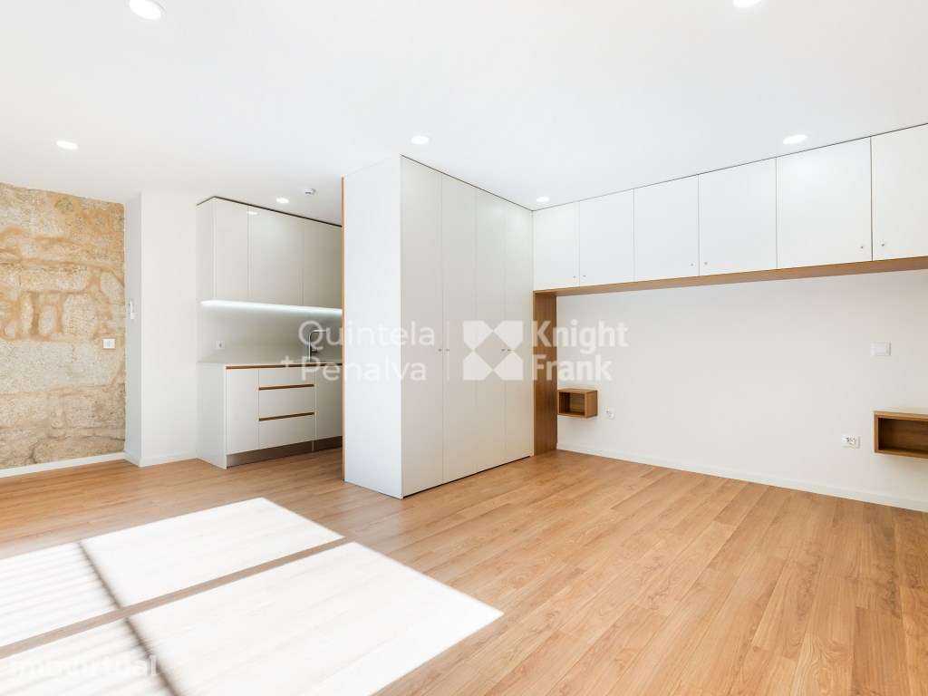 Apartamento T1 com jardim e pátio interior no centro do Porto - Grande imagem: 2/24