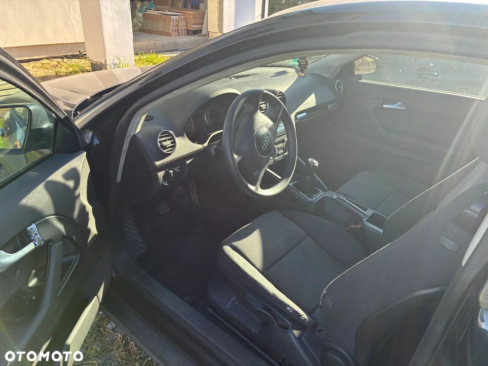 Audi A3 3-drzwiowe 1.6 Ambiente - 3