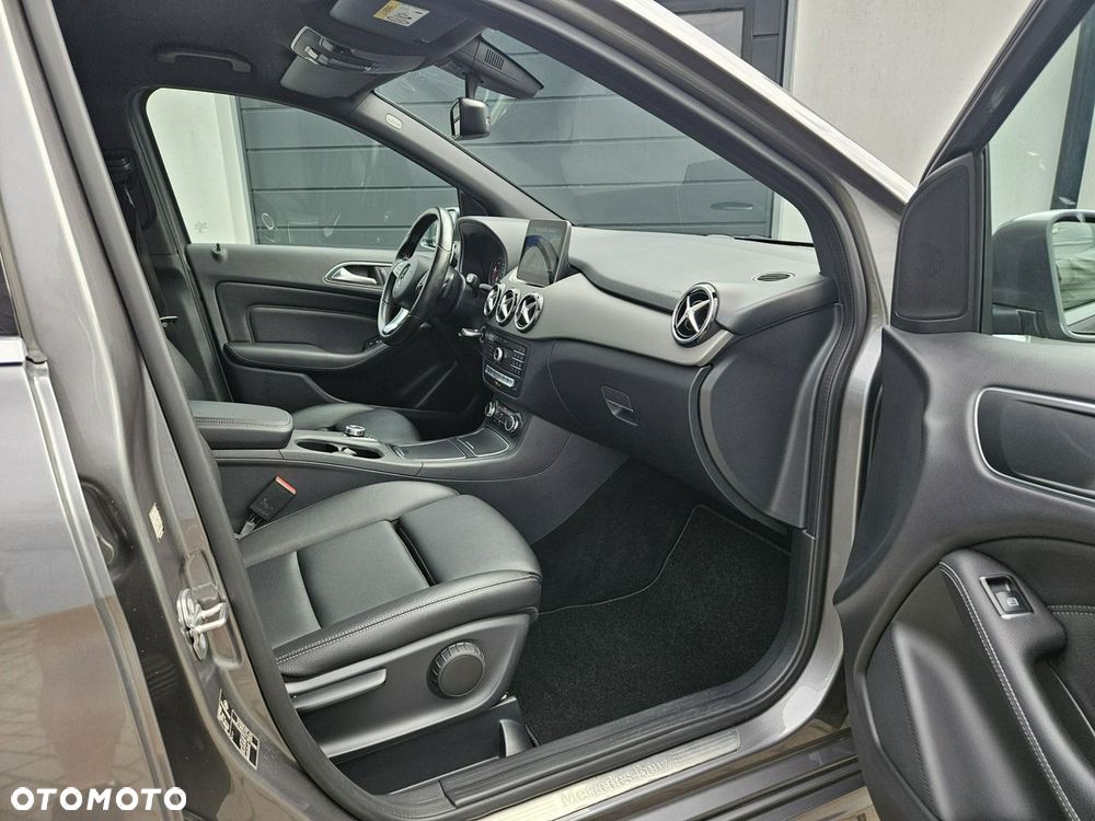 Mercedes-Benz Klasa B 180 7G-DCT Style - 26