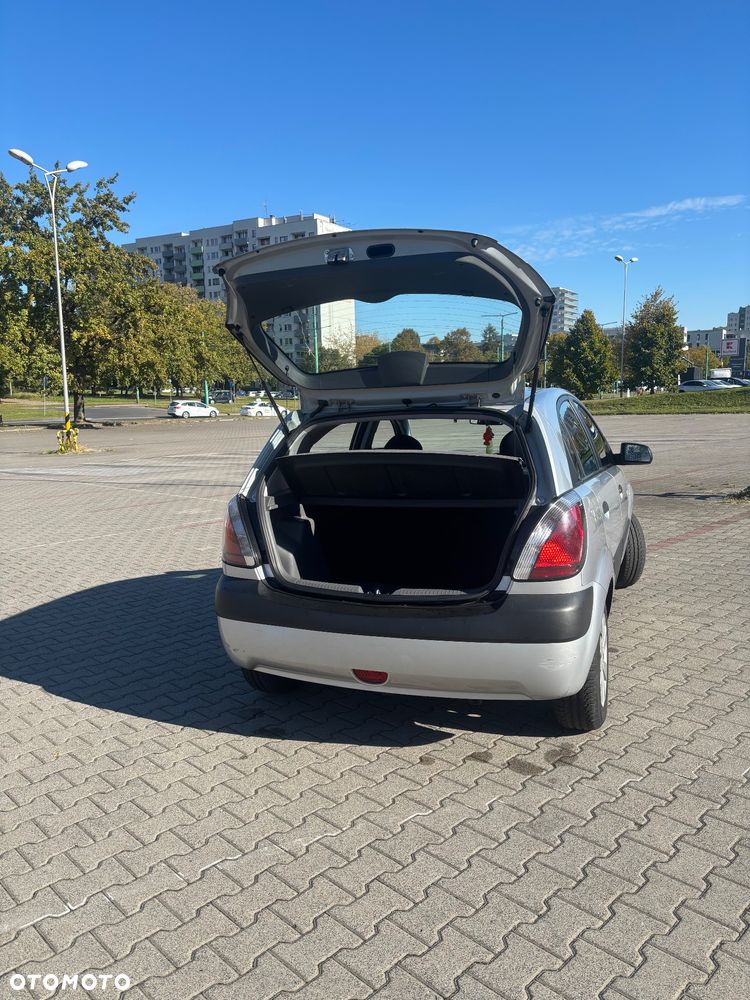 Kia Rio - 8