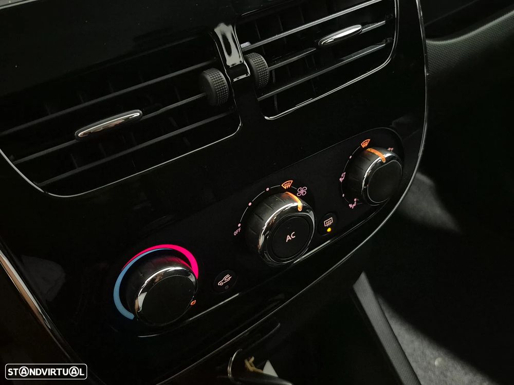 Renault Clio Sport Tourer 0.9 TCE Dynamique S - 17