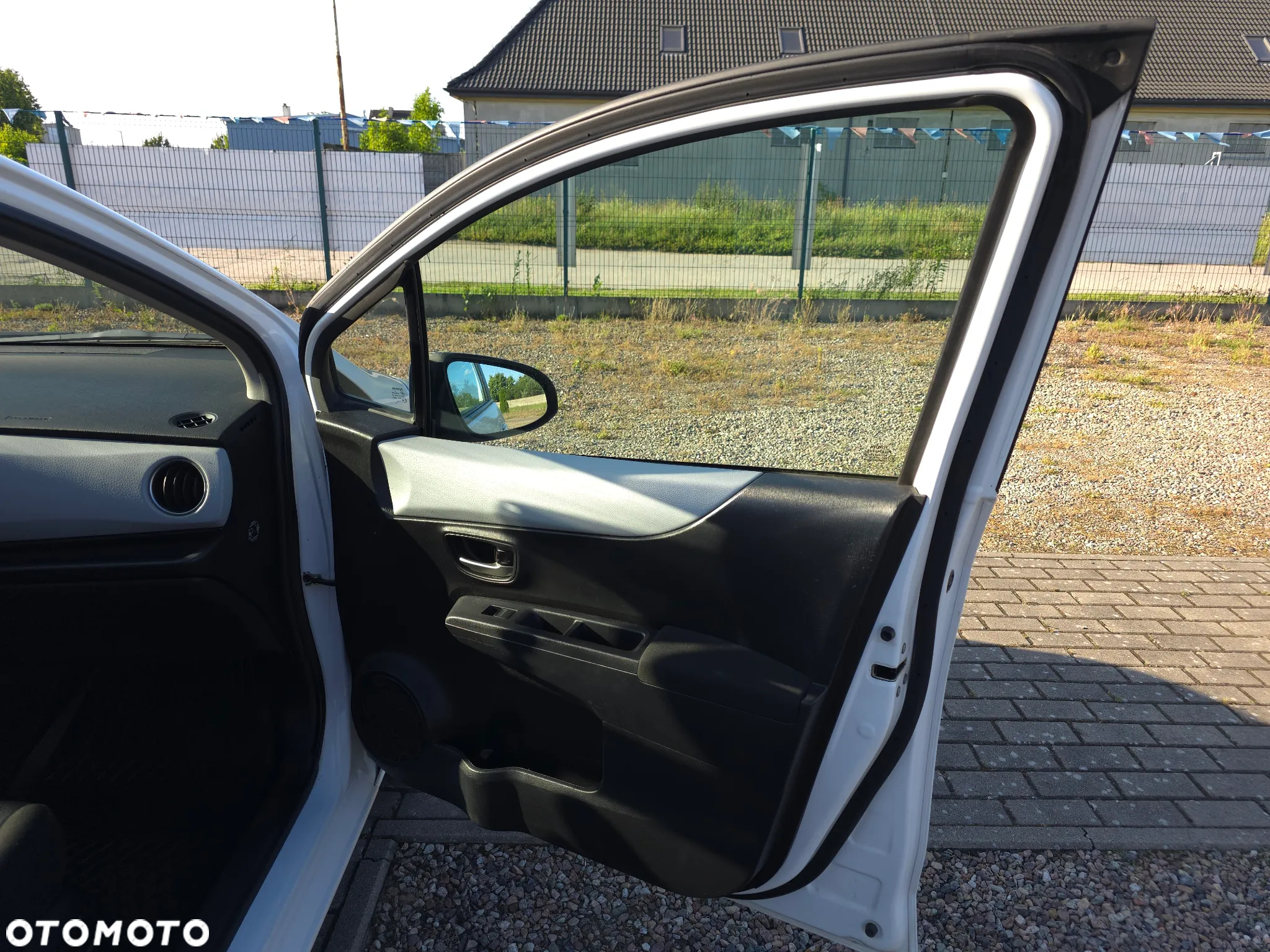Toyota Yaris Hybrid 100 Premium - 13
