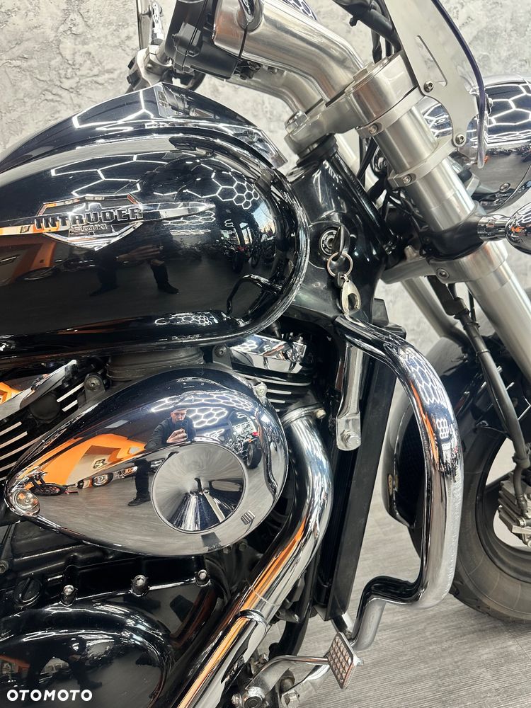 Suzuki Intruder - 7