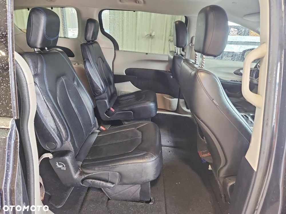 Chrysler Pacifica - 10