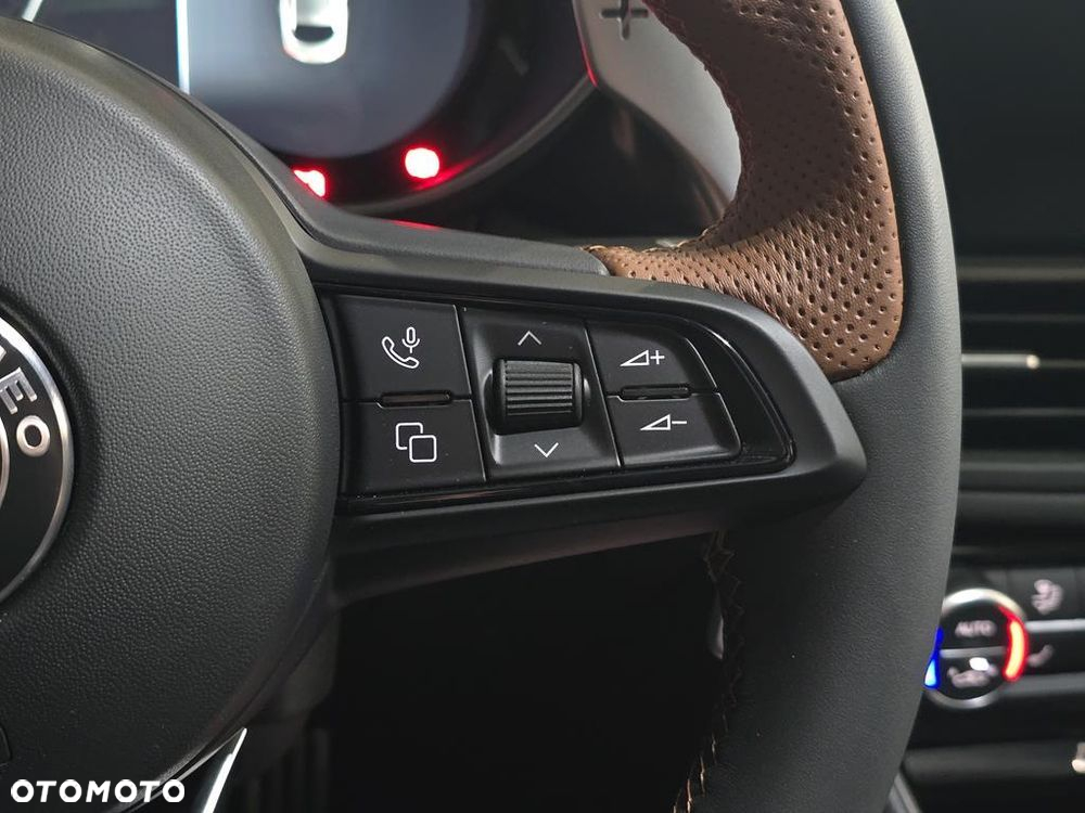 Alfa Romeo Giulia 2.0 Turbo Intensa Q4 - 19
