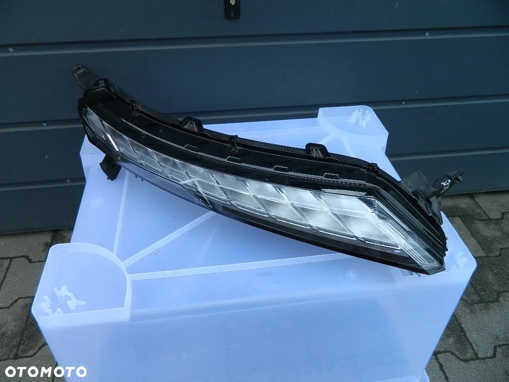 LAMPA PRAWY PRZÓD PRZEDNIA MITSUBISHI ECLIPSE CROSS LIFT EDM92206010 - 1
