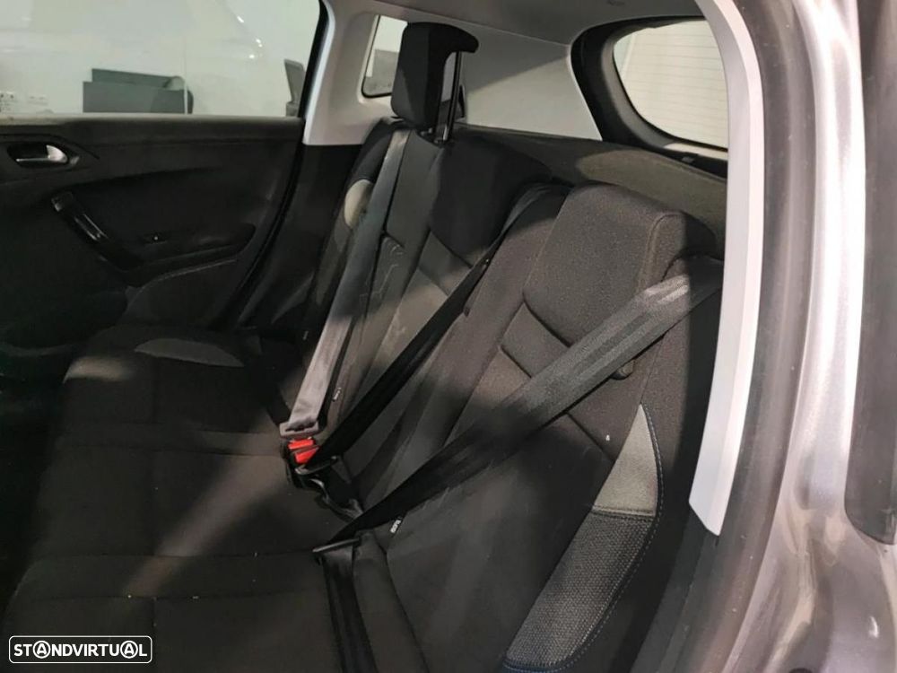 Peugeot 2008 1.5 BlueHDi Signature - 6