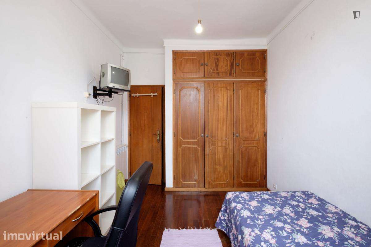 Quarto - localizado em Montes Claros Coimbra - Grande imagem: 3/19