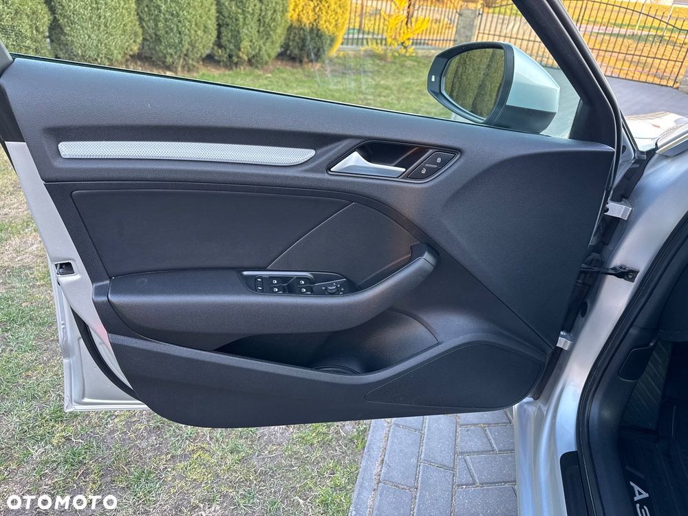 Audi A3 Sportback 1.8 TFSI S tronic Ambiente - 23