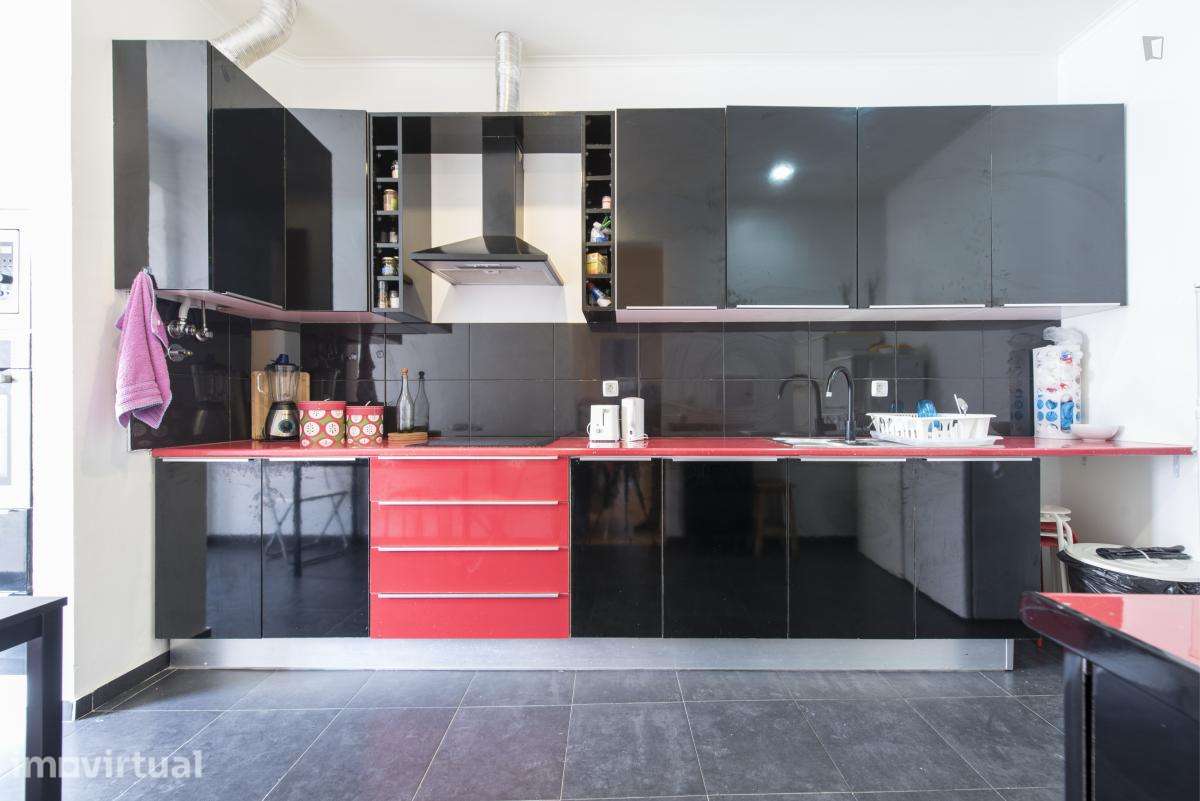 Quarto - localizado em Anjos Lisbon - Grande imagem: 3/11