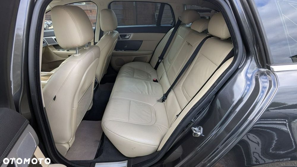 Jaguar XF 2.2 D Luxury - 18