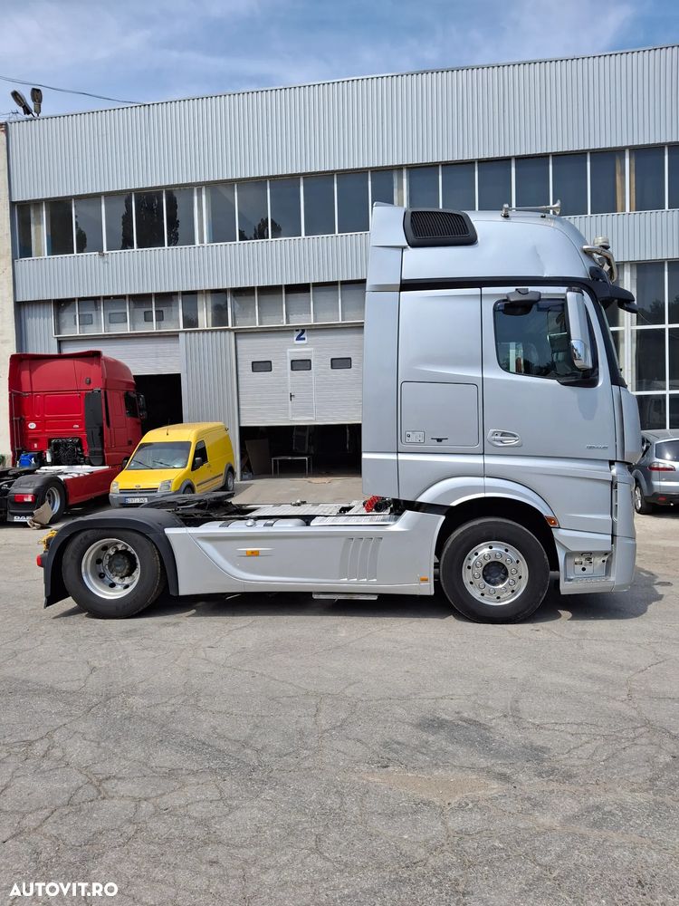 Mercedes-Benz Actros - 3