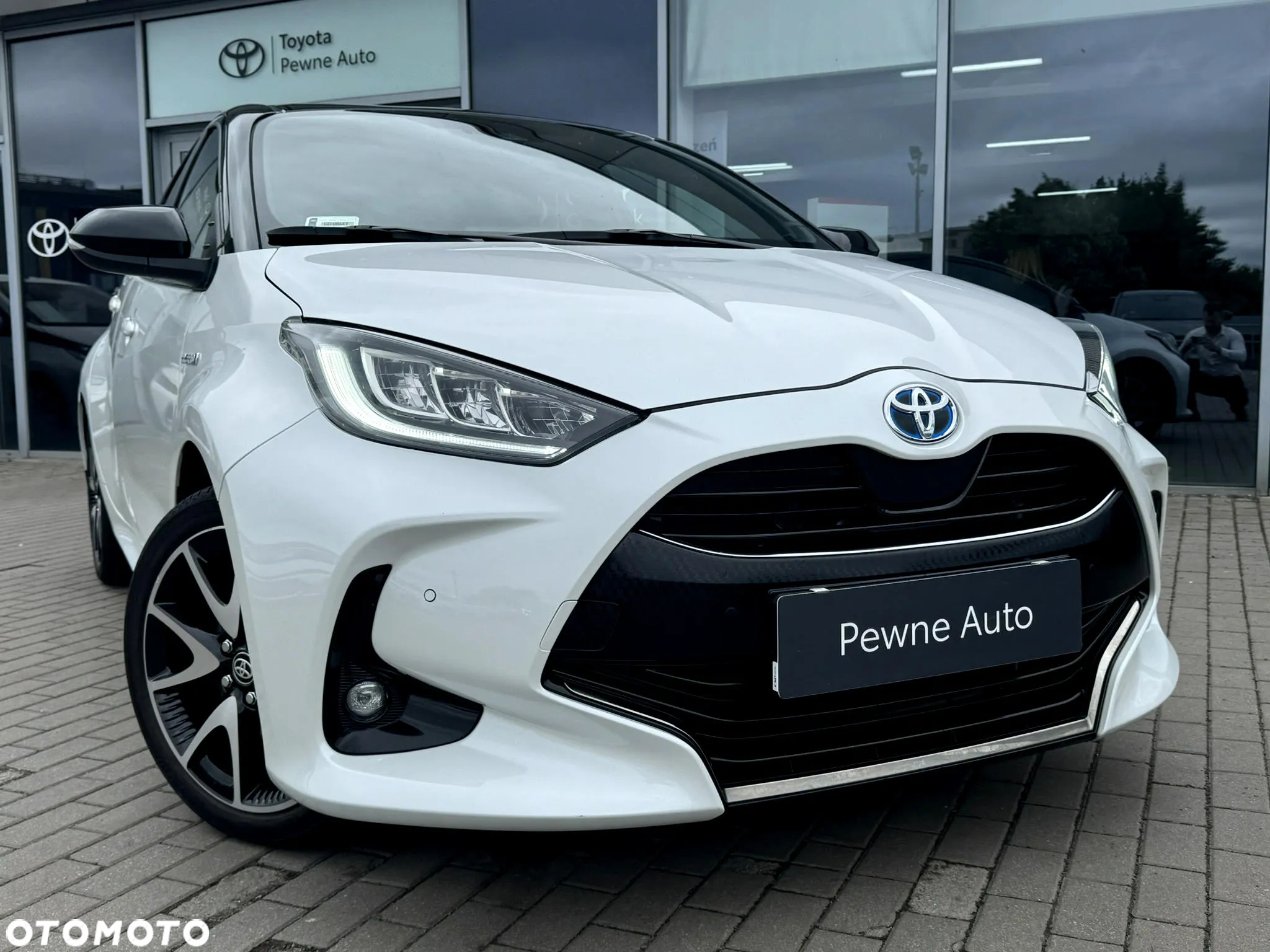 Toyota Yaris Hybrid 1.5 Selection Style - 4