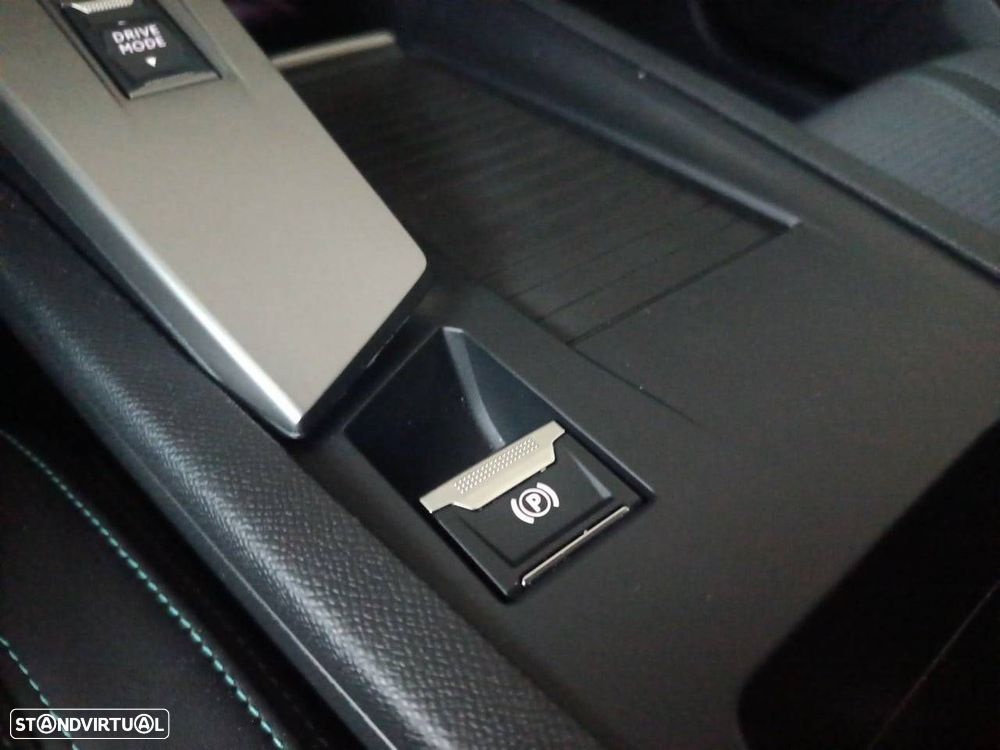 Peugeot 408 1.2 Hybrid Allure e-DCS6 - 18