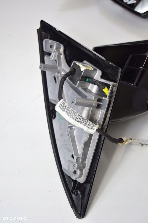 MERCEDES R W251 LIFT LUSTERKO PRAWE 17 PIN KOD 197 - 12