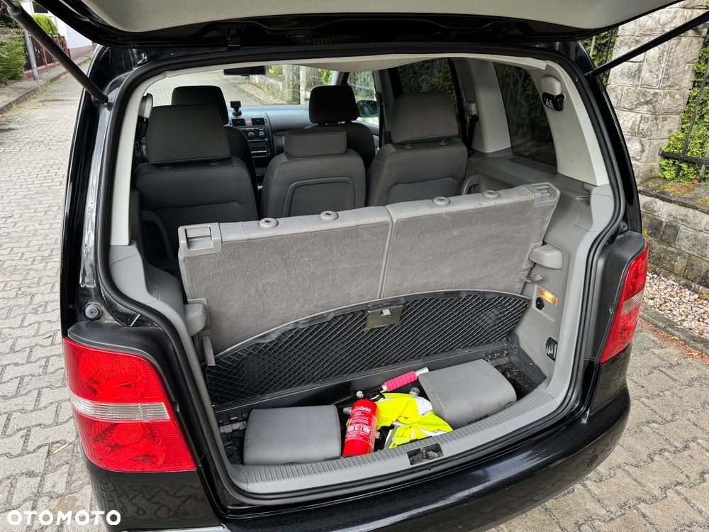 Volkswagen Touran 1.9 TDI Conceptline DSG - 7