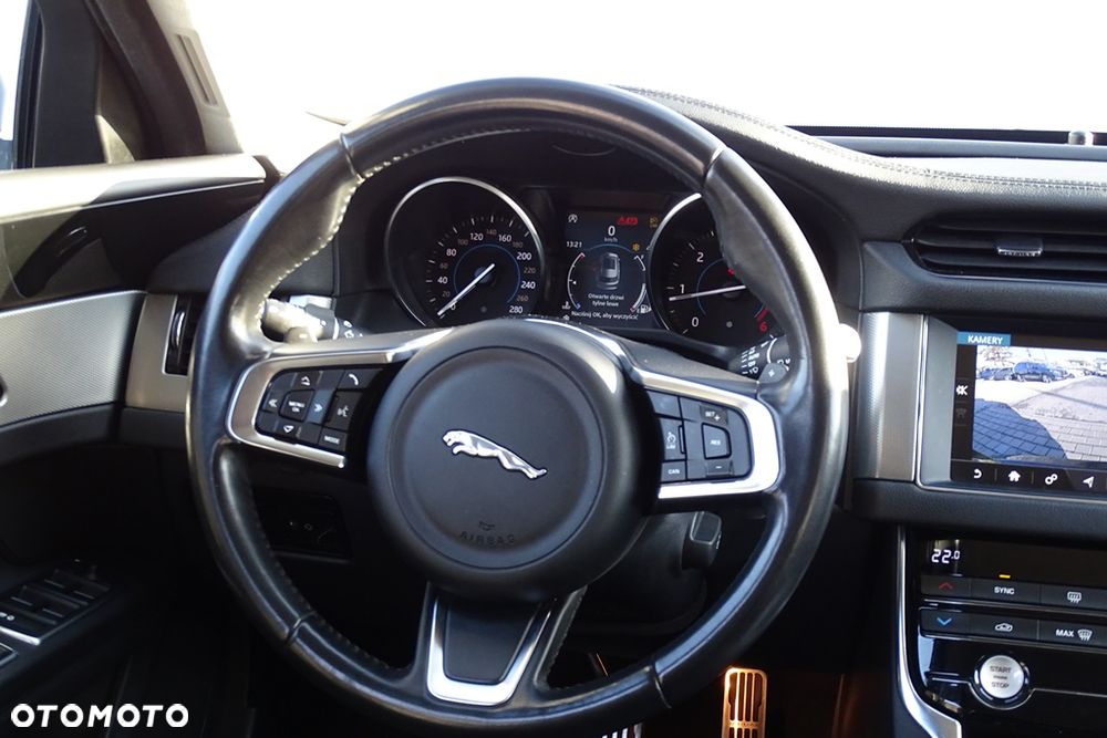 Jaguar XF 20d Prestige - 36
