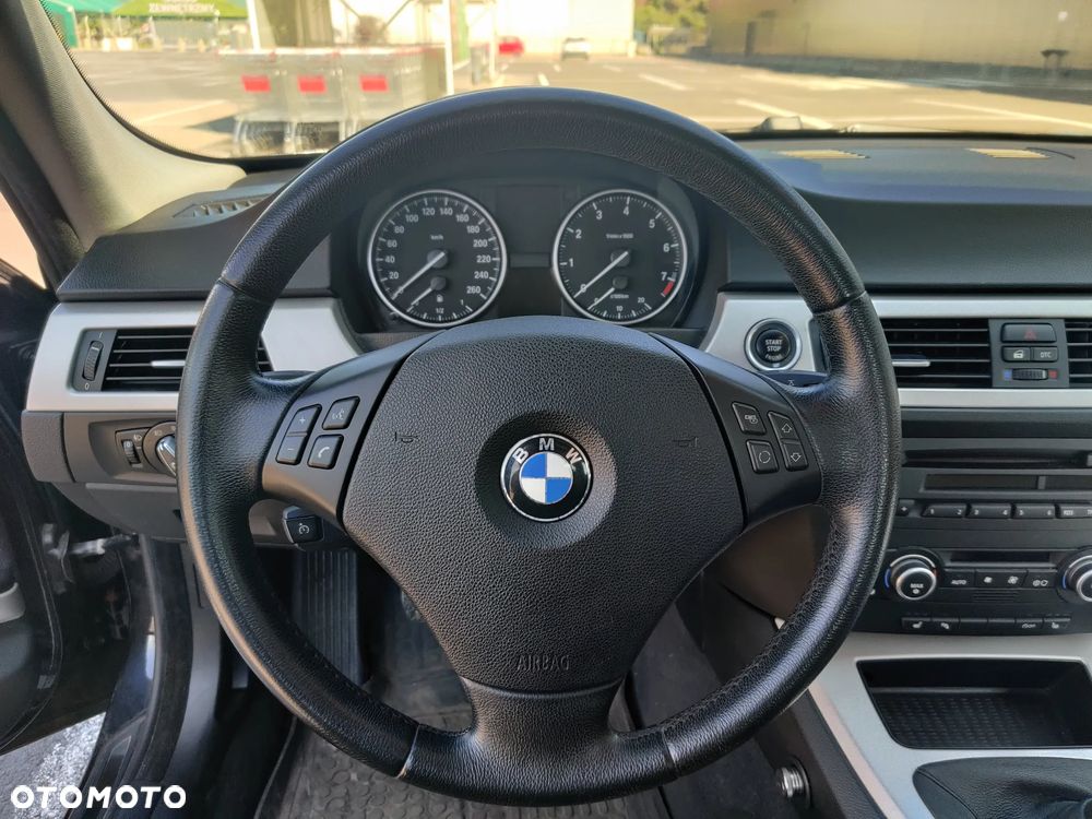 BMW Seria 3 320i - 17