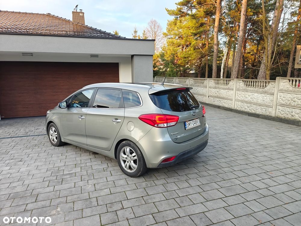 Kia Carens - 4